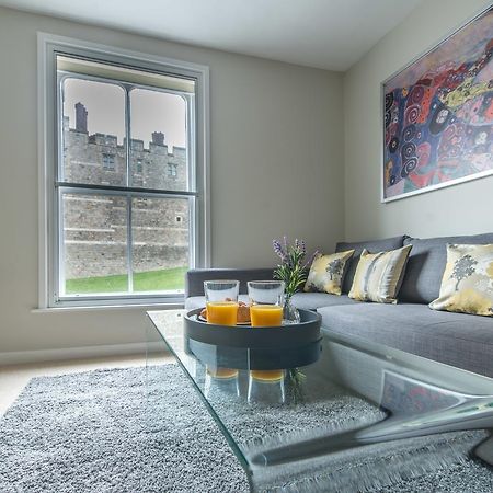 Central Windsor Apartment Facing The Castle ภายนอก รูปภาพ